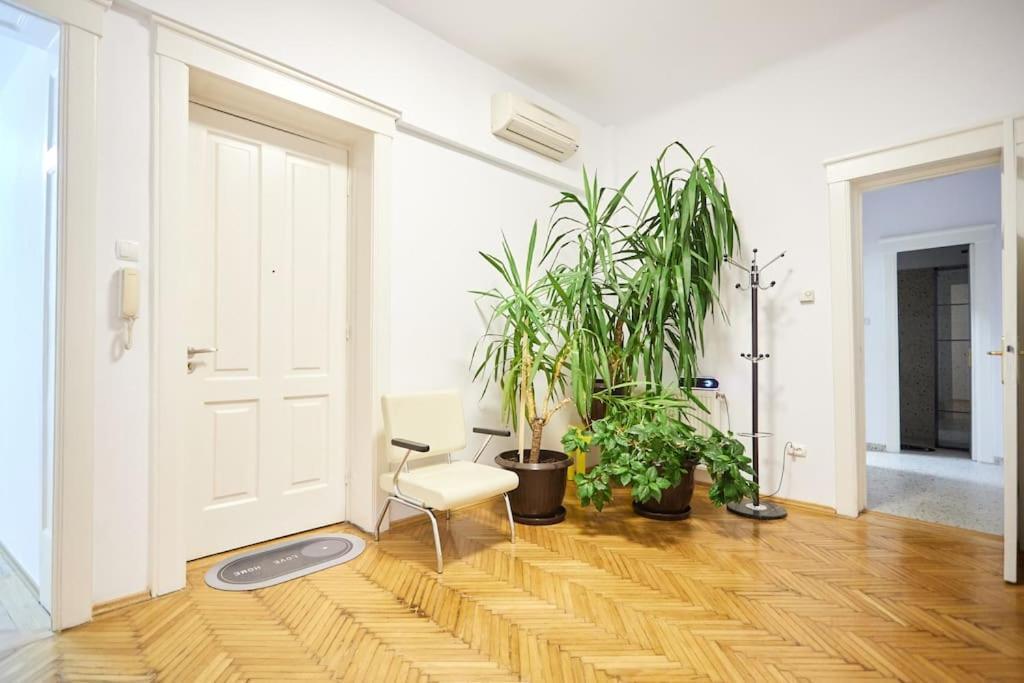 בוקרשט Caragiale Apartment מראה חיצוני תמונה